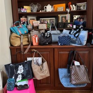 Sneak Peak! See something you can’t live without let’s make a deal. 💝